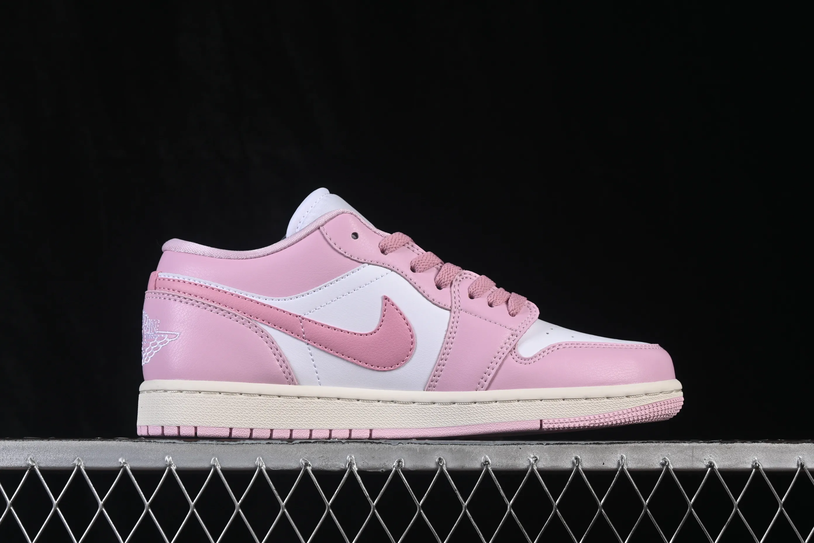 All categories Air Jordan Jordan series basketball shoes Air Jordan 1 Low Air Jordan 1 Low AJ1 Joe 1 white and pink low-top retro culture basketball shoes DC0774-607